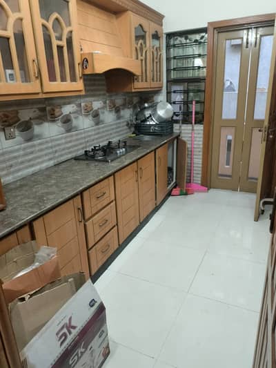 4 Marla full furnished upper portion for rent in G. 13/1 Islamabad 2 bed 3 bath 1 kitchen 1 tv launch Gass bijli water bor available near to market near to park Rent 85000