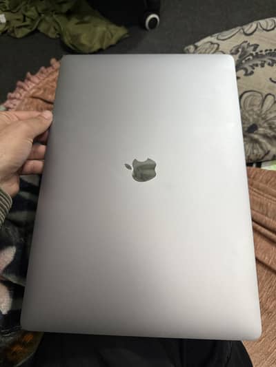 Macbook pro core i9