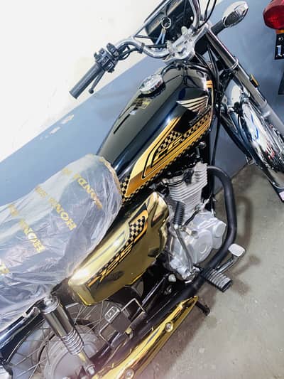 Honda CG125 Gold Self Black (2025)