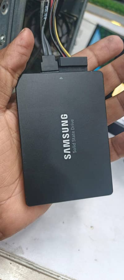 1tb ssd brand new condition just like new