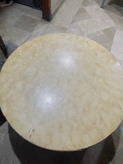 triple shelves round table