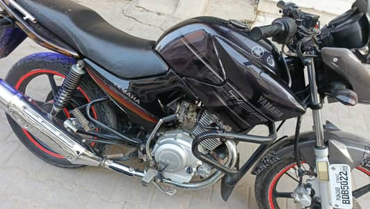 YAMAHA YBR 125 japani varient (0322-3276769) metalic grey colour