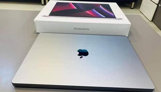 Apple MacBook pro M2 max 1TB SSD