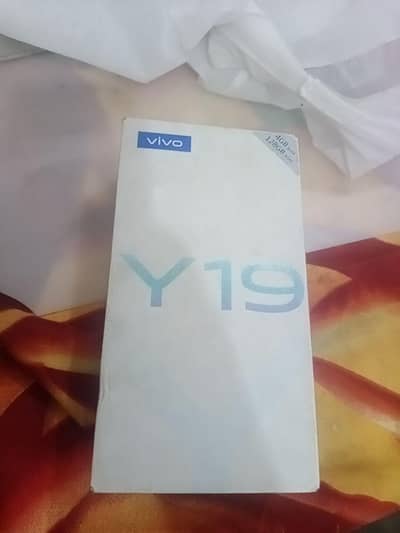 VIVO Y19 4/128 WITH BOX
