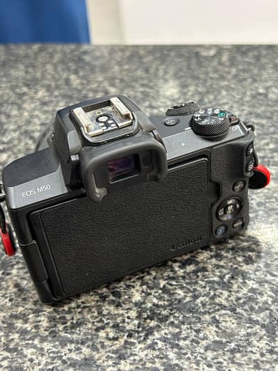 Canon M50 mirror less