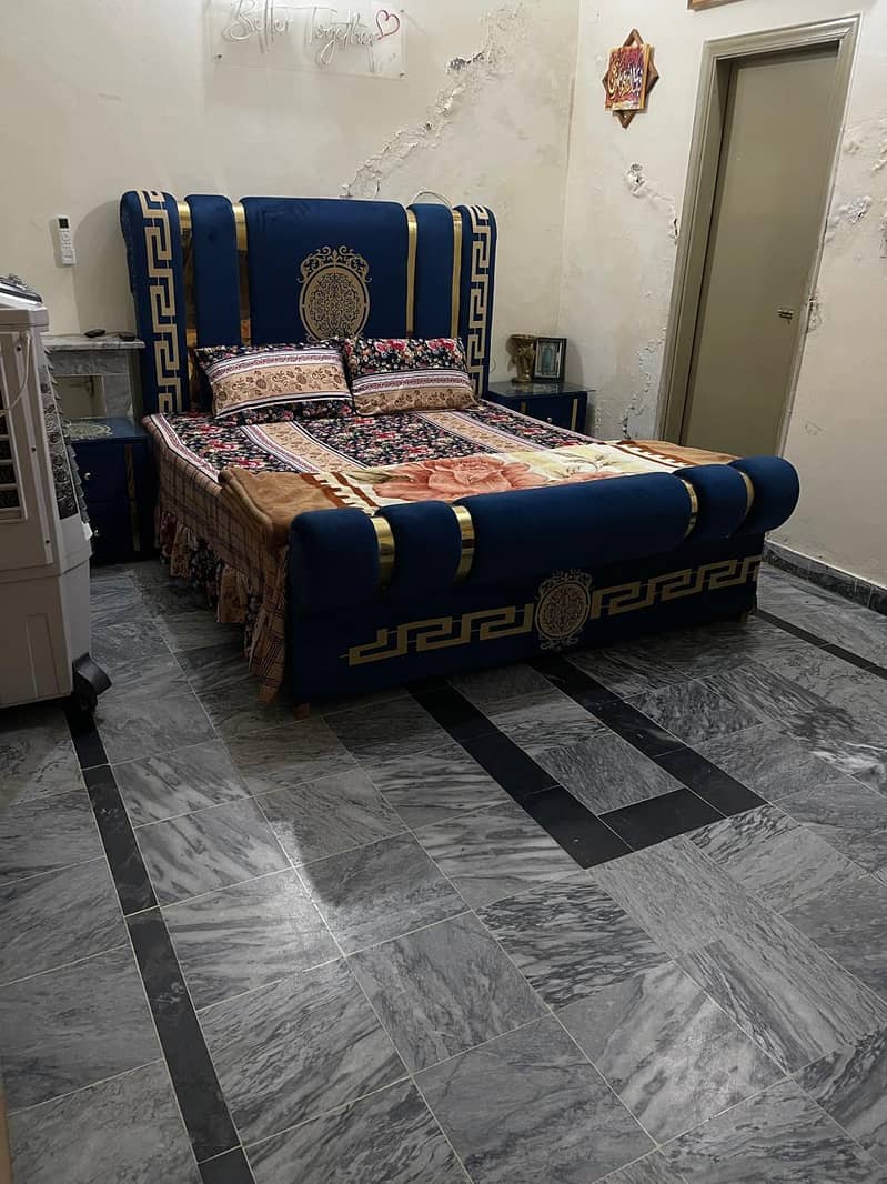 Bed set with Dressing table. . 1