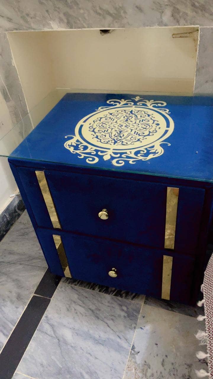 Bed set with Dressing table. . 2