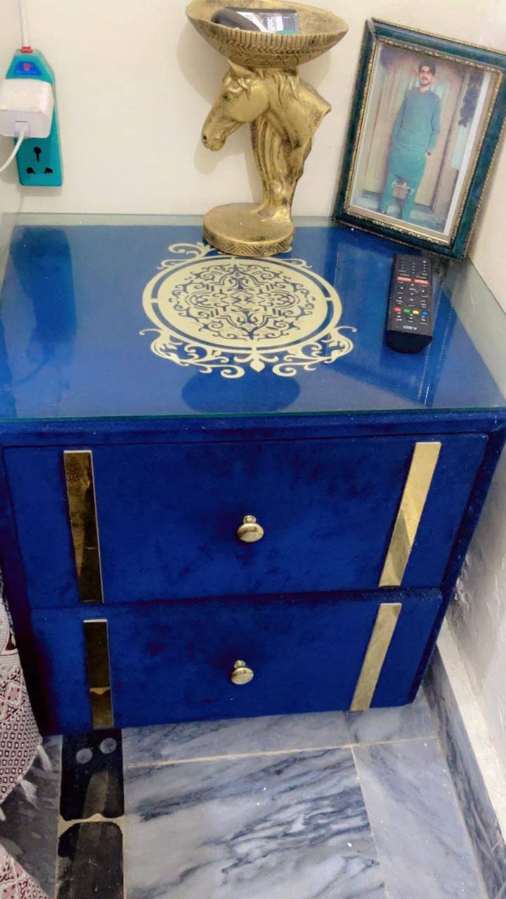 Bed set with Dressing table. . 3