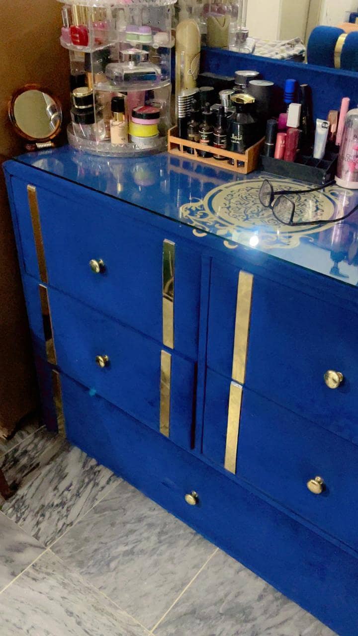 Bed set with Dressing table. . 6