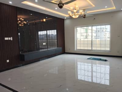 luxury house for Rent ground portion