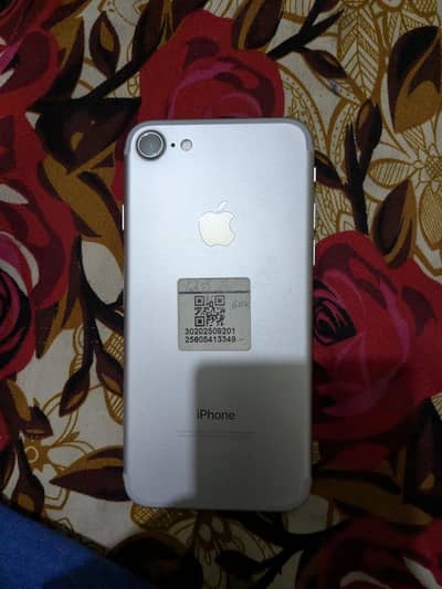 iphone 7 non pta  1.5 month sim time  available water pack 10/10 con. .