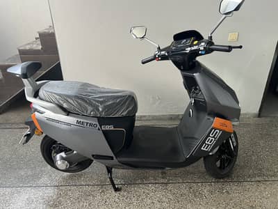 Metro E 8s | EV | Electric Scooty | KM 3500 Scooty Call 0332 - 3732769