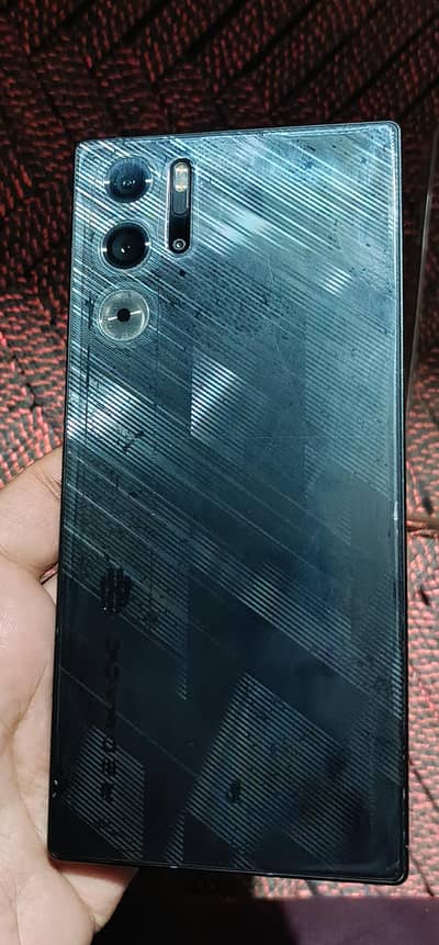 Red Magic 9s pro  12+12 Ram 256 Rom