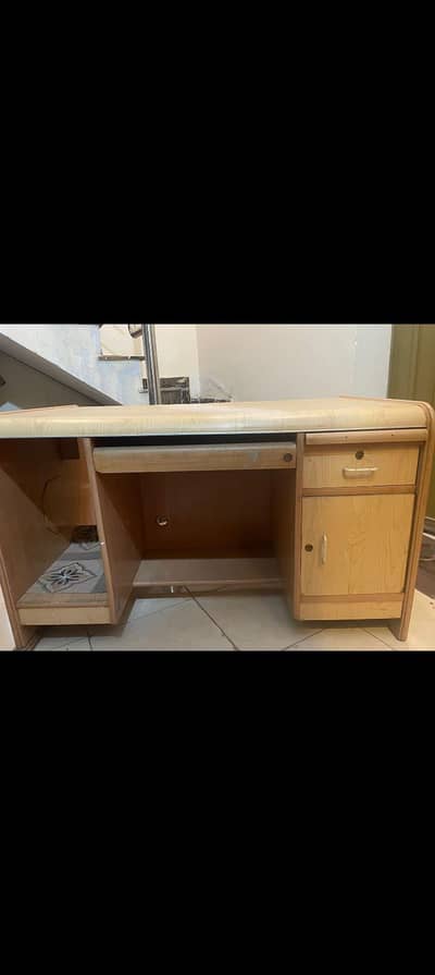 Office table or home computer table