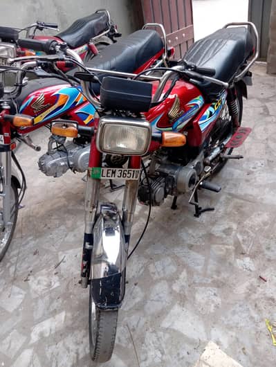 "Urgent Sale: United 70 in Reasonable Price | Mint Condition"