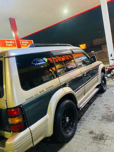 mistubishi pajero 1991 model  urgent sale