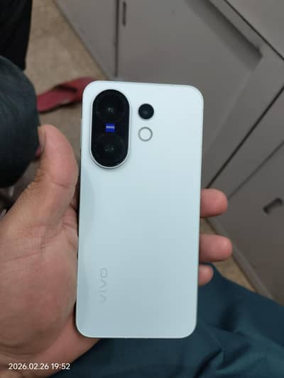 vivo X200fe blue color just  used 20 day 10/10 12gb +512gb for sale