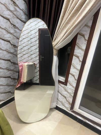 selling my used mirror like new price is bit negotiable