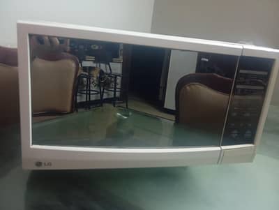 LG 32L Microwave Oven – Saudi Purchased – Excellent Condition