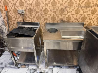 FRYERS BREADING TABLE HOTPLATES WORKING TABLES WAFFLE MACHINES