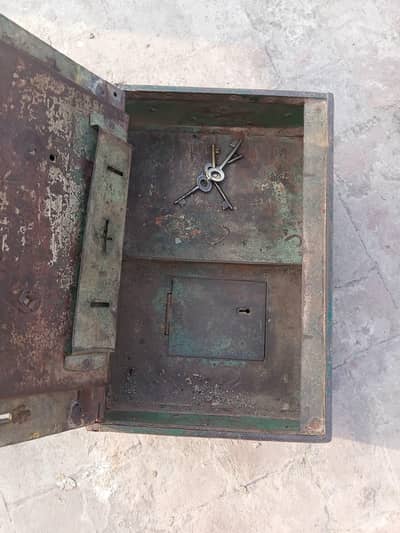 27 kilo iron money box in 100% lock