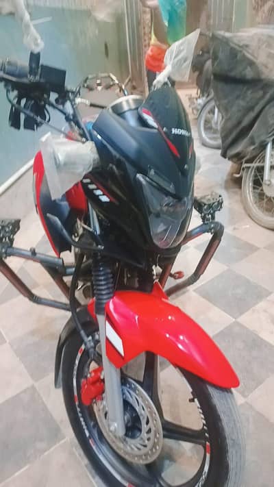 Honda CB 150F ONLY 1500 KM MILEAGE