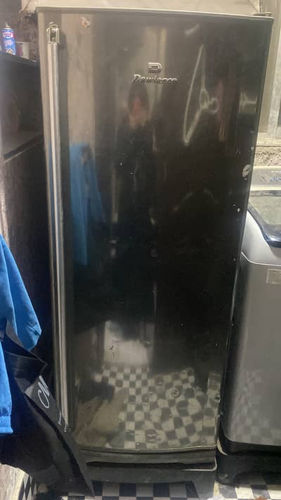 Dawlance vertical deep freezer