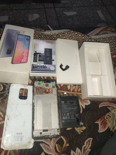 panel thoda sa tuta hai aur back bhi thodi si break hai