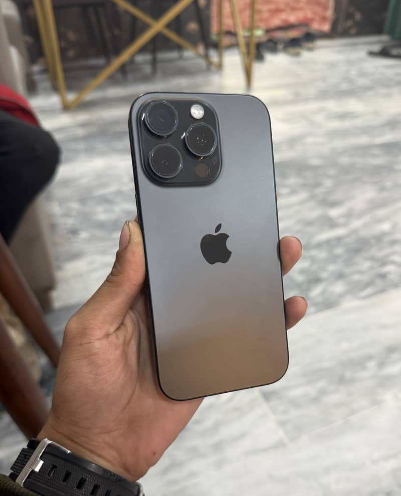 iPhone 16 pro 2