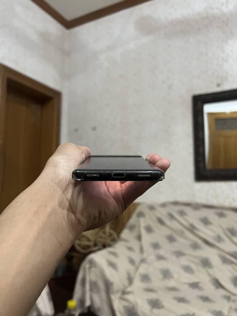 Google pixel 6a scratch less 3