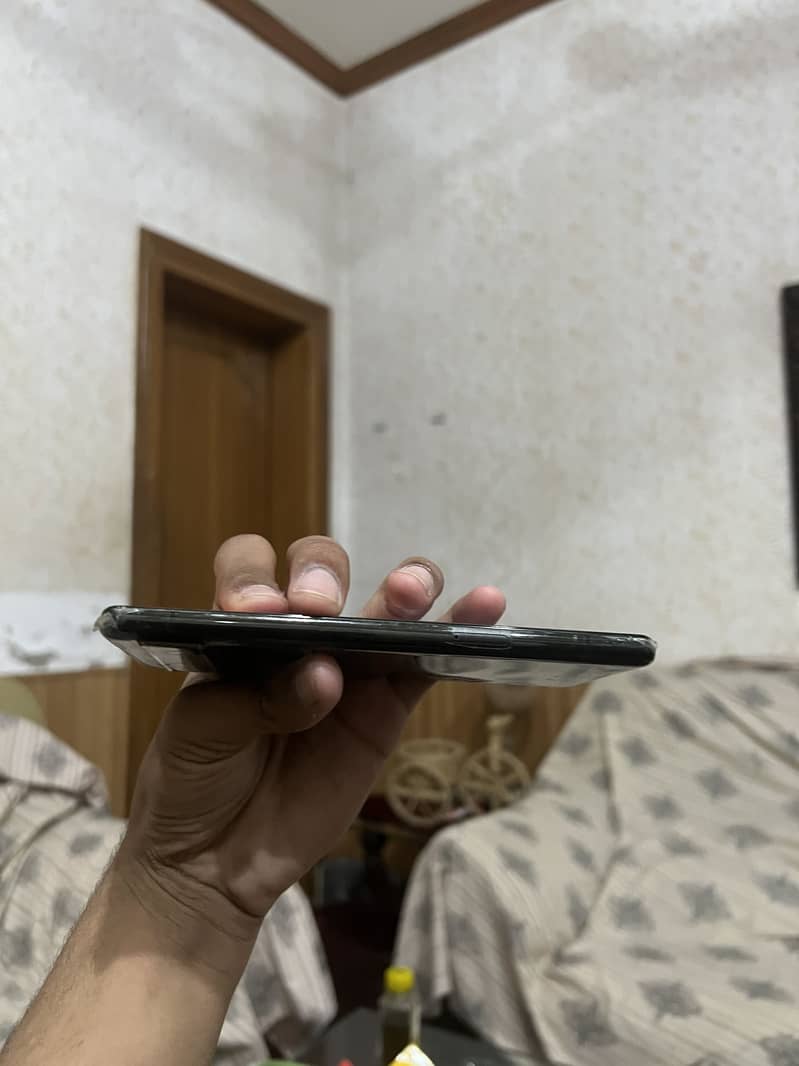 Google pixel 6a scratch less 4