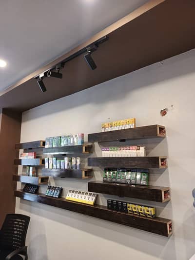 1 storage counter 10 woden shelfs