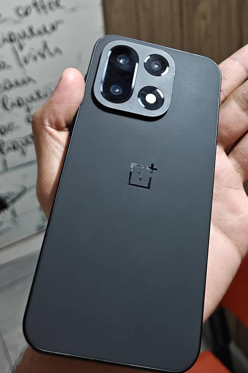 OnePlus 15 1