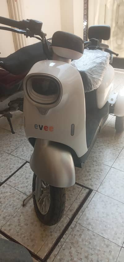 Evee Nisa 3 wheeler