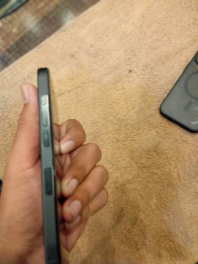 iPhone 16 pro_black titanium (256gb) (120 battery cycle)