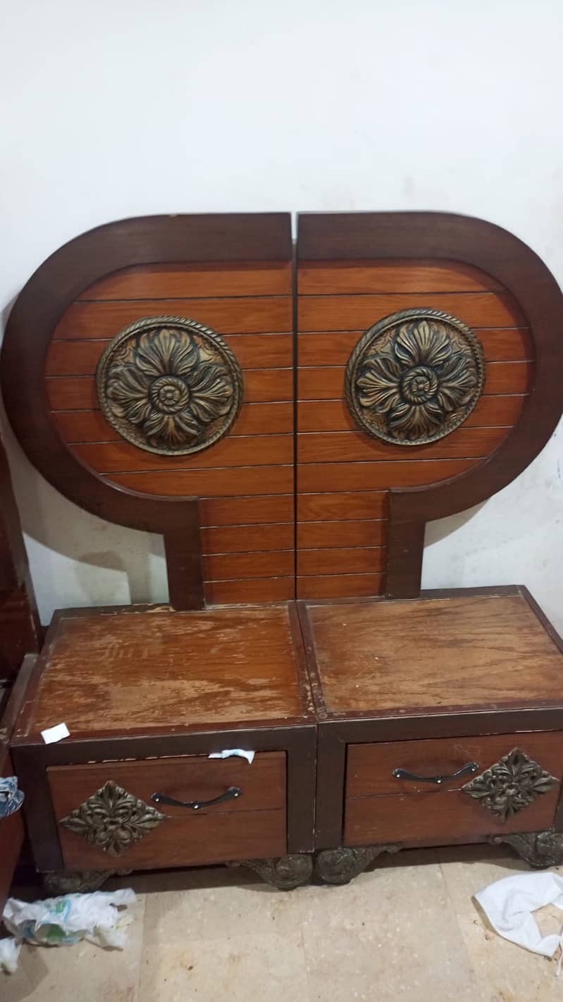 Side table 4 years used 0