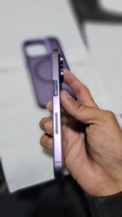 I Phone 14 Pro Deep purple premium.