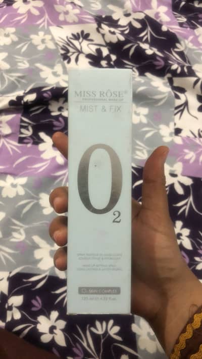Makeup fixing spray miss rose