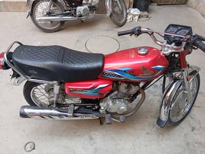 HONDA 125 RED COLOUR
