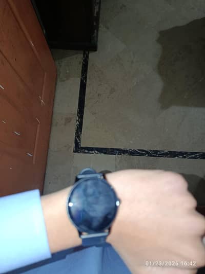 zero luna watch 3 4 months use  screen has minor scratches 10 8