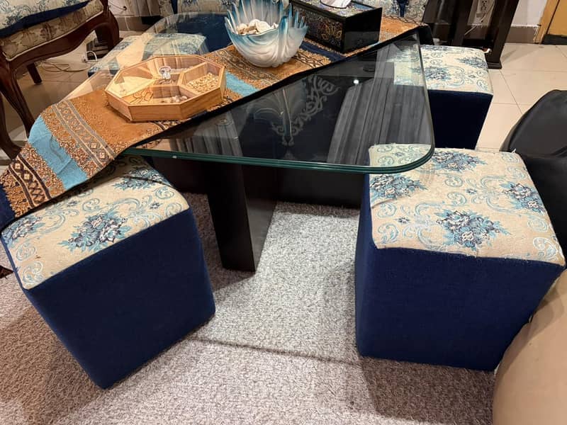 dewan+4stool with table 3