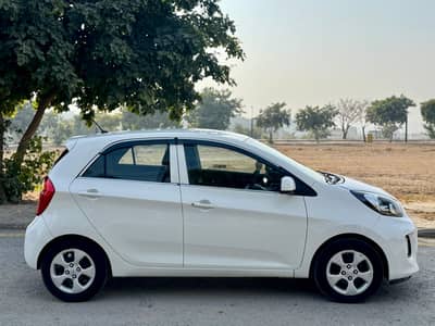 2022 white picanto AT