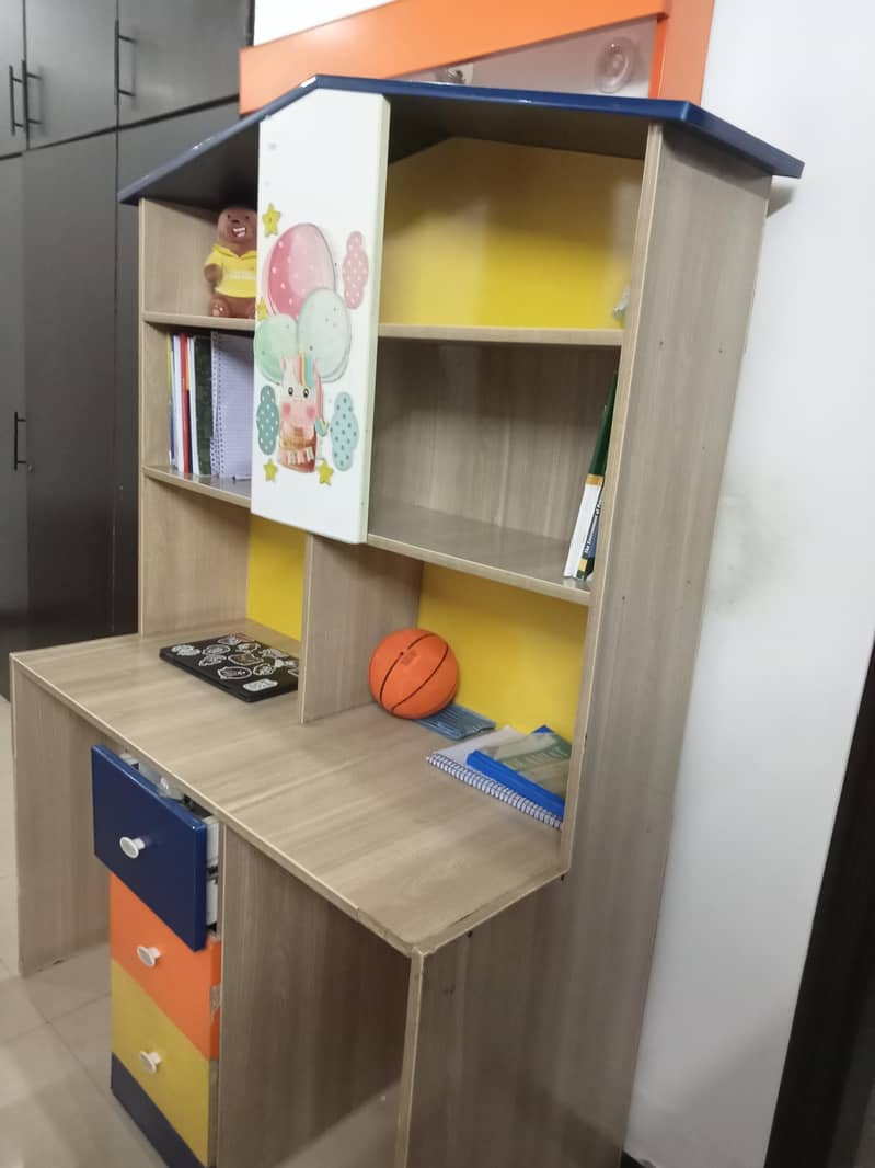 Study table and chairs 1