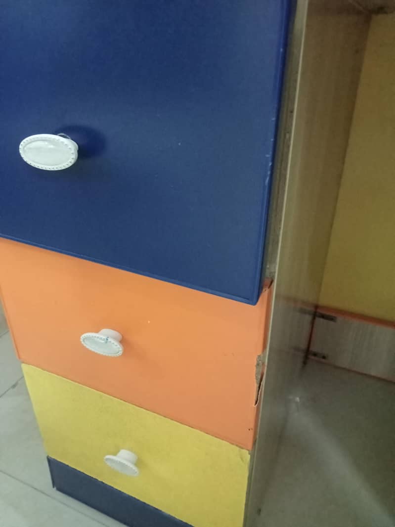 Study table and chairs 3