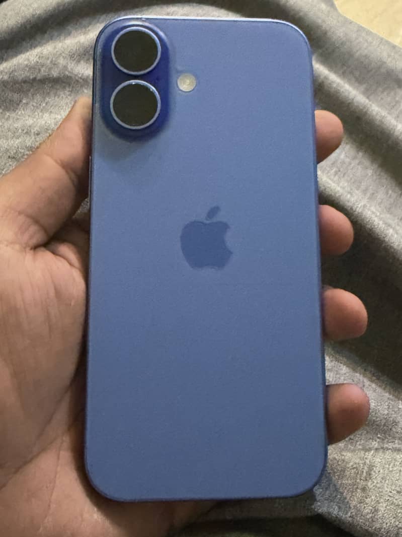 iPhone 16 4