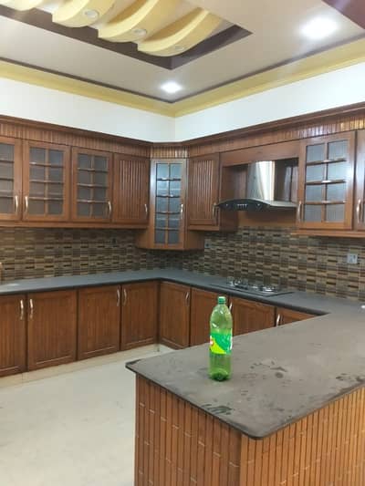 Gulshan e iqbal block 4 Near disco bakery  Gulshan e iqbal block 4.375 sq yard portion Second floor with roof 4 bedrooms Parking available 24/ electricity Sweet water 130k rent demand*Code(15100)*