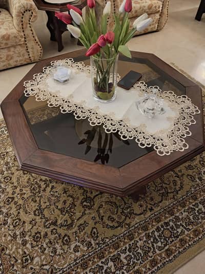 1 central table and 2 quarter tables