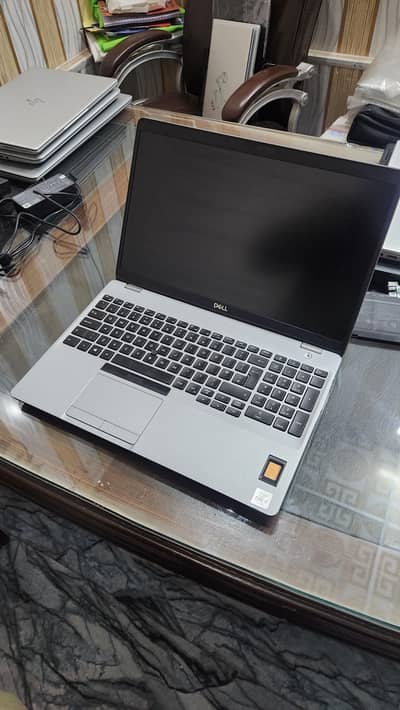 Dell precision 3551