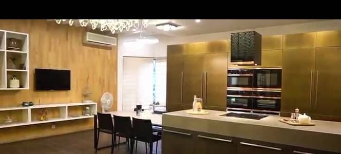 Fair-Priced Prime Location 2 Kanal House Available In DHA Phase 1