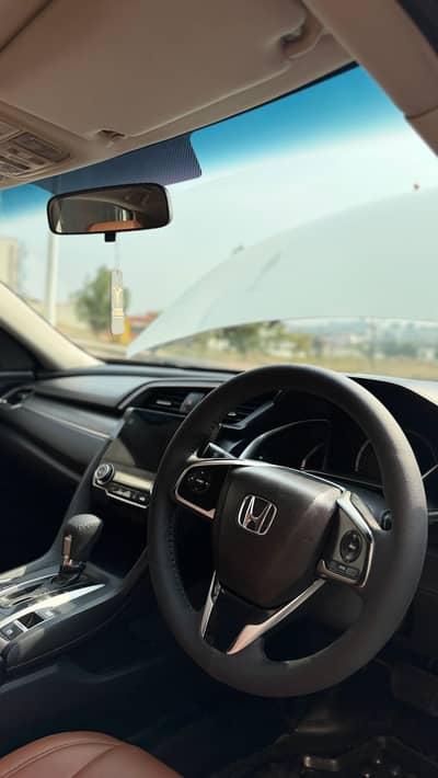 Honda civic 2017 model ug no mechanical work new tryes one piece touch